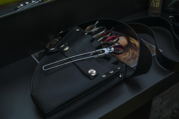 beauty salon tools tweezers scissors